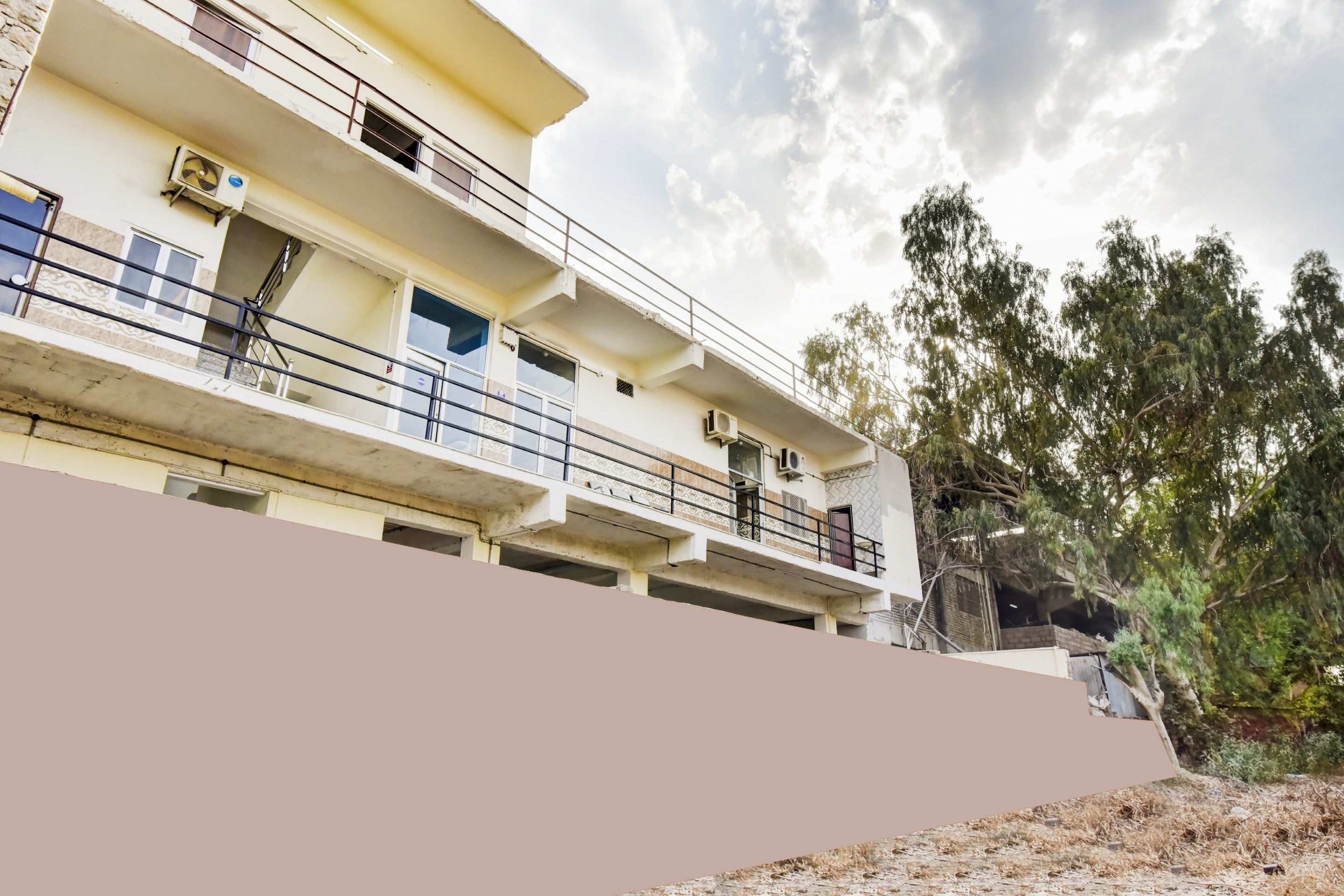 hotel o paradise inn