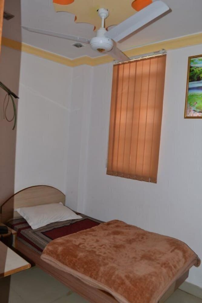 hotel aashiyana and restaurant