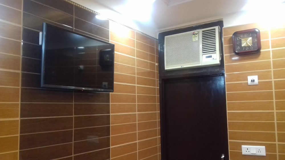 posh s delhi foreigners area v safe lajpat ngr 2