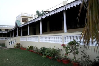 karnavati retreat