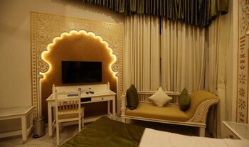 neonz resort and club