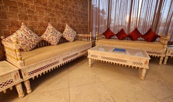 neonz resort and club