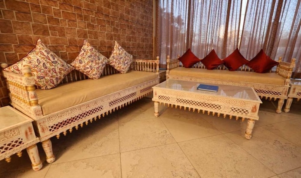 neonz resort and club