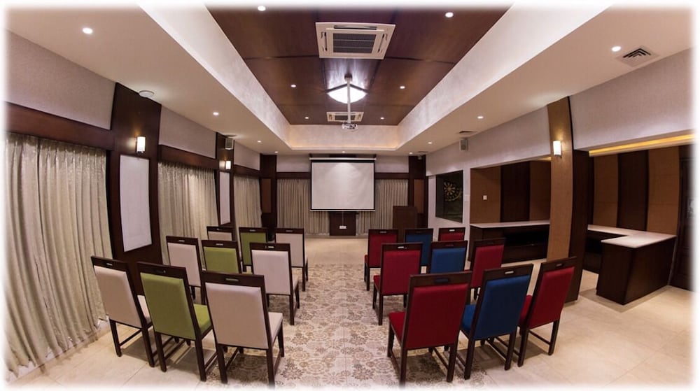 neonz resort and club