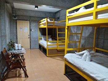 chang hostel suvarnabhumi