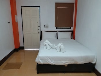 chang hostel suvarnabhumi