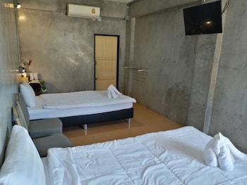 chang hostel suvarnabhumi