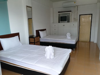 chang hostel suvarnabhumi
