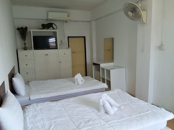 chang hostel suvarnabhumi