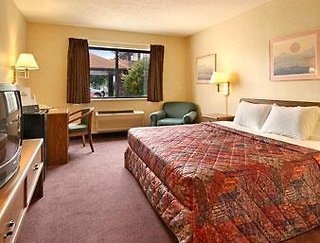 Days Inn & Suites By Wyndham Davenport East,Davenport>>Bettendorf,3 star
