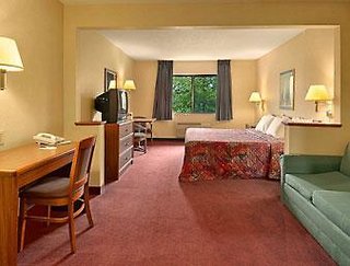 Days Inn & Suites By Wyndham Davenport East,Davenport>>Bettendorf,3 star