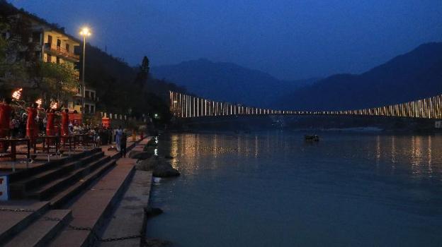 zostel rishikesh laxman jhula