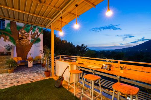 zostel rishikesh laxman jhula