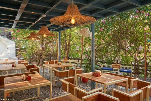 zostel rishikesh laxman jhula