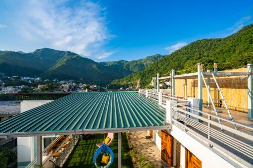 zostel rishikesh laxman jhula