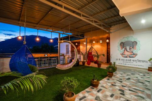 zostel rishikesh laxman jhula