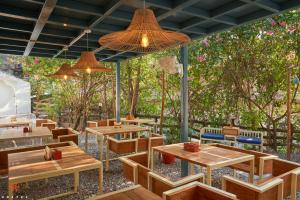 zostel rishikesh laxman jhula