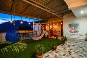 zostel rishikesh laxman jhula