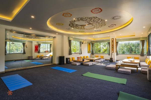 zostel rishikesh laxman jhula