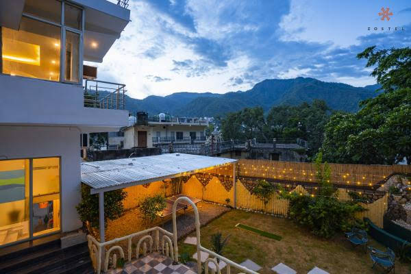 zostel rishikesh laxman jhula