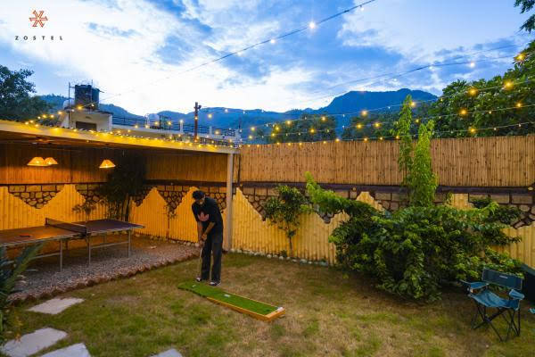 zostel rishikesh laxman jhula