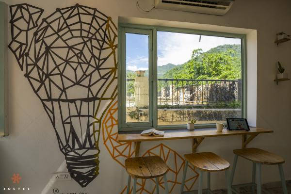 zostel rishikesh laxman jhula