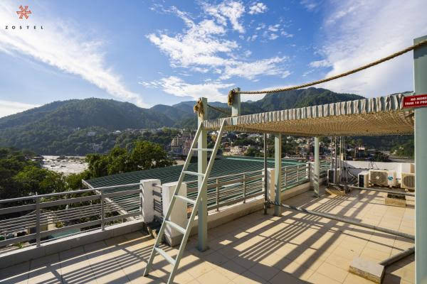 zostel rishikesh laxman jhula