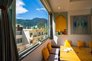 zostel rishikesh laxman jhula