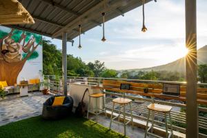 zostel rishikesh laxman jhula