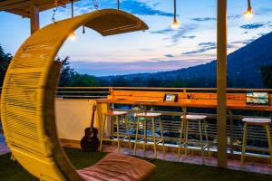 zostel rishikesh laxman jhula