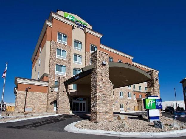 holiday inn express and suites denver east peoria street by ihg