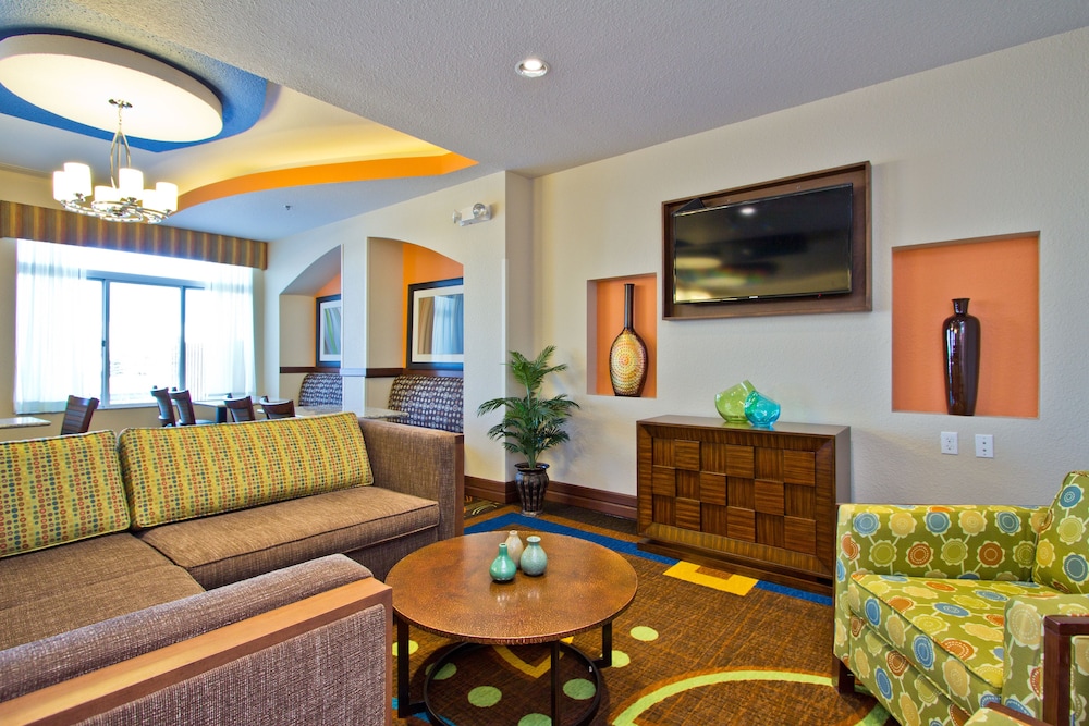 holiday inn express and suites denver east peoria street by ihg