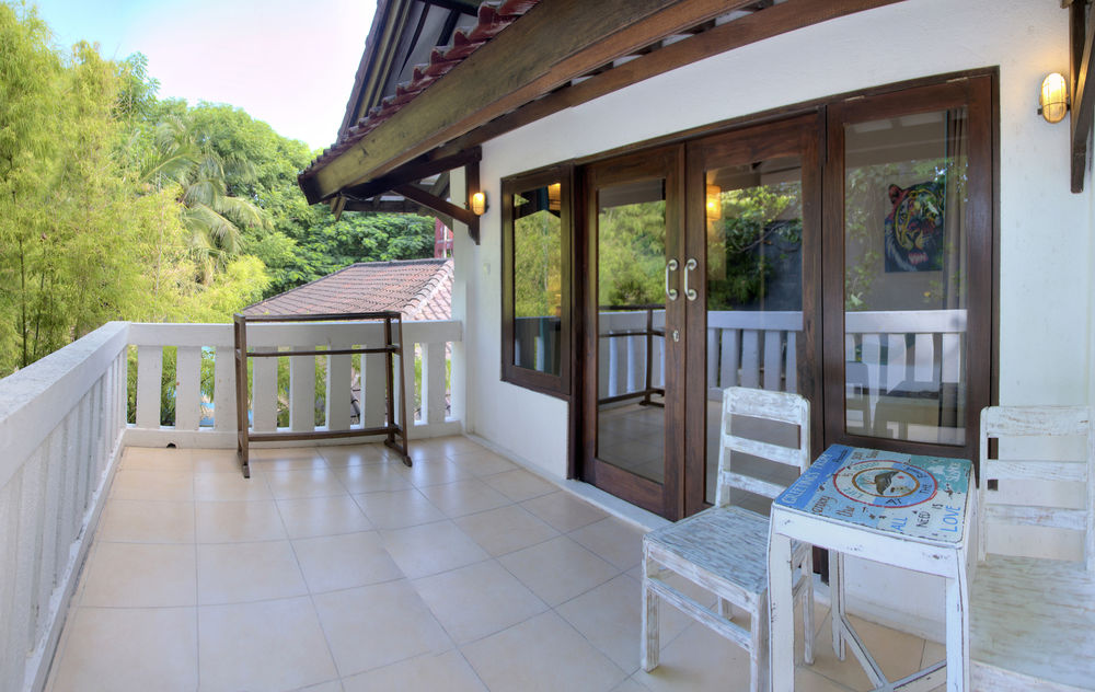 tir na nog beachfront resort