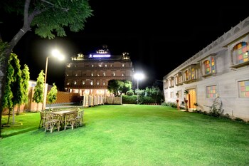 crimson park the heritage