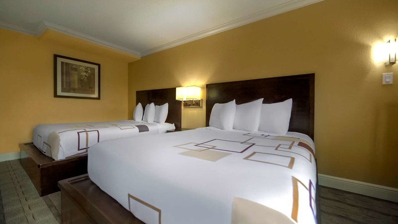 galleria palms hotel