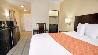 galleria palms hotel