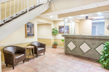 super 8 by wyndham knoxville downtown area