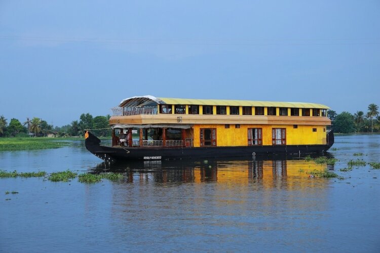 coco houseboat
