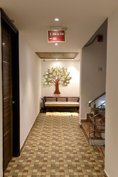 hotel the yellow