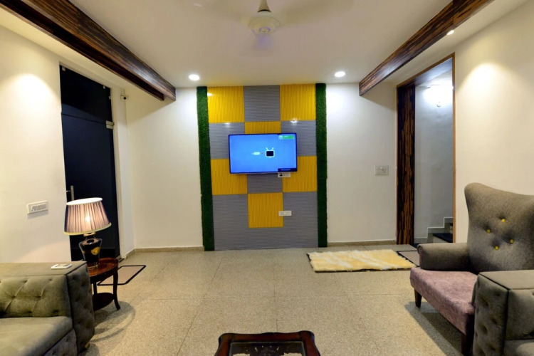 hotel the yellow