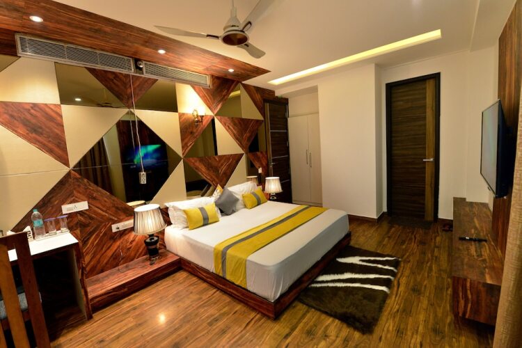 hotel the yellow