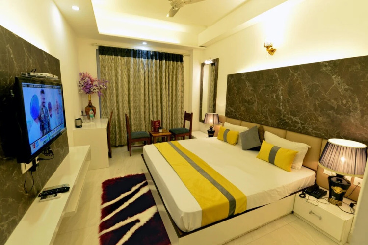 hotel the yellow