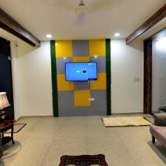 hotel the yellow