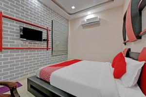 the castle home stay inn by oyo