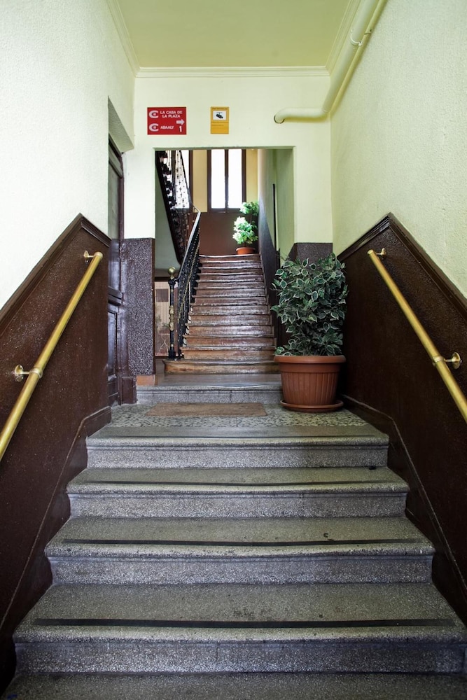 hostal la casa de la plaza