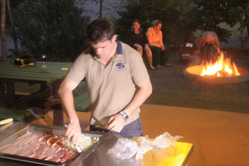 capricorn caves caravan park