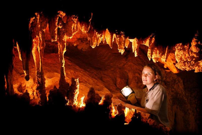 capricorn caves caravan park