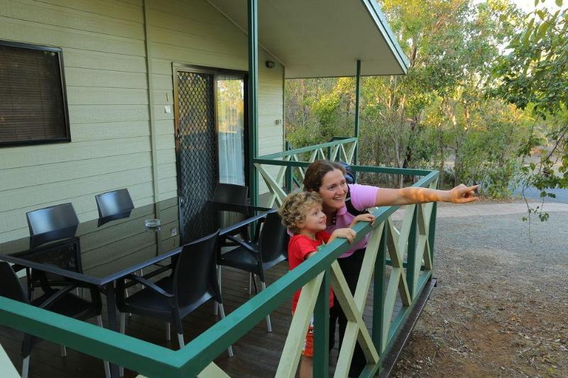 capricorn caves caravan park