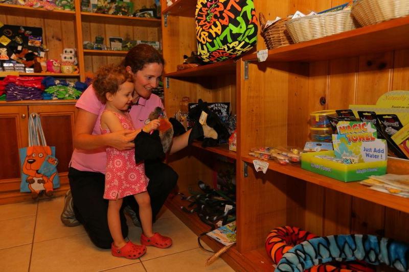 capricorn caves caravan park