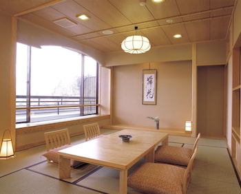 wakakusa no yado maruei ryokan